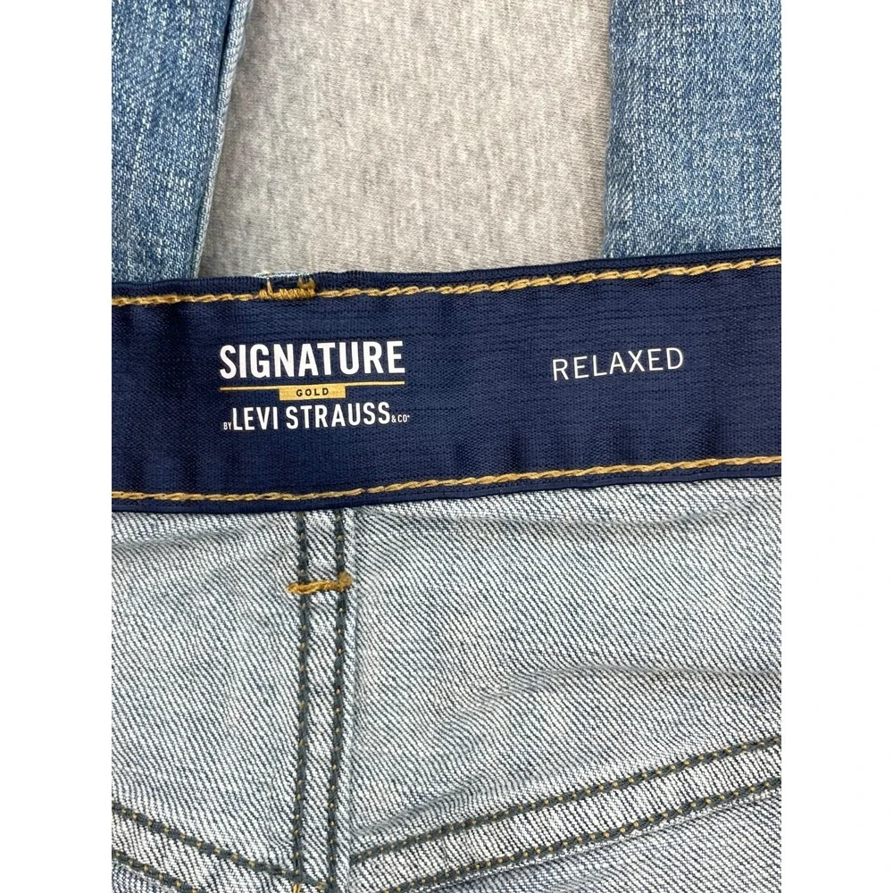 Levis Jeans Mens 38 x 30 Blue Cotton Blend Stretch Relaxed Straight Signature